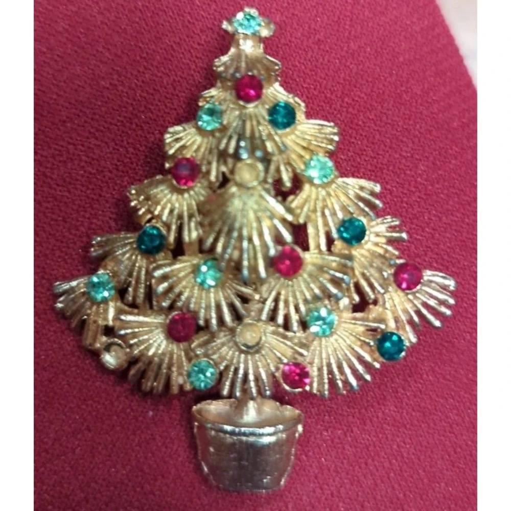 Vintage Christmas Tree Retro Brooch Pin Very Pretty With Colored Stones